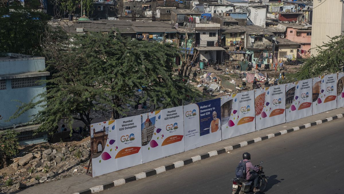 Fotky: Potěmkinova Bombaj. Město skrývá chudobu před prestižním summitem